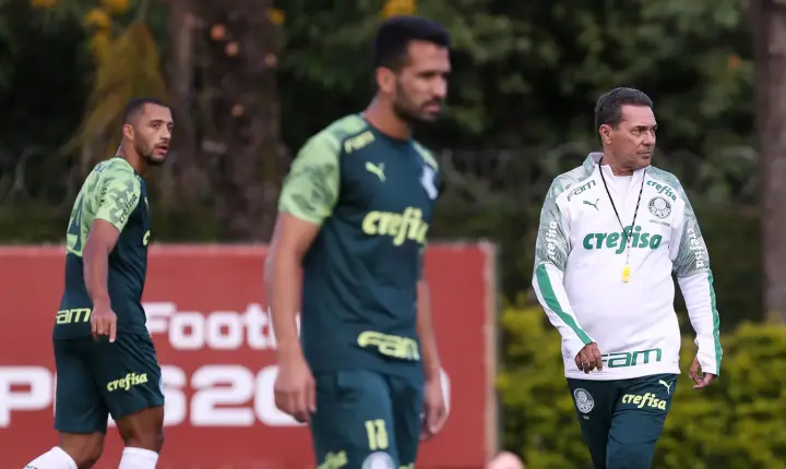Corinthians debate o retorno de Vanderlei Luxemburgo, mas nega negociações