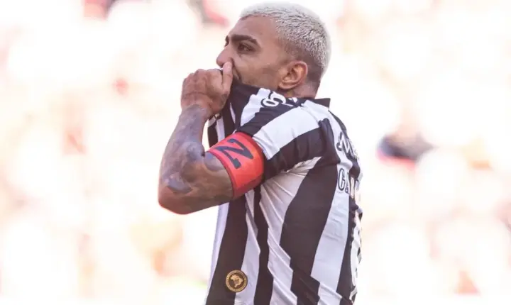 Santos vence Internacional com dois de Gabigol e respira no Brasileirão