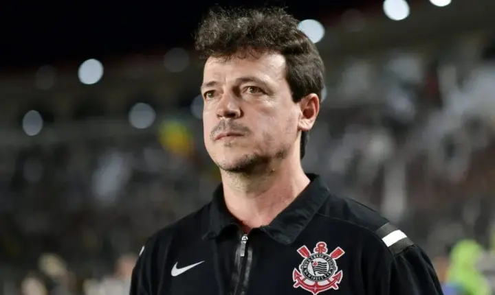 Sérgio Carvalho aponta que o Corinthians errou em segurar Diniz