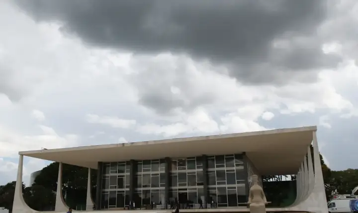 Prisão STF: homem é detido ao tentar invadir a sede do tribunal em Brasília