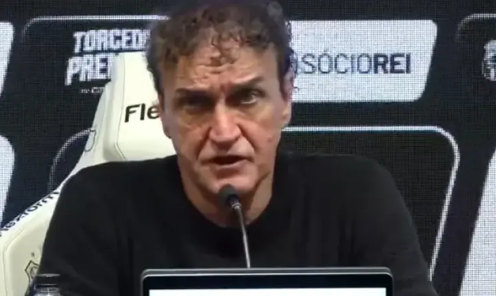 O técnico Cuca se surpreende com campanha do Santos no Brasileirão