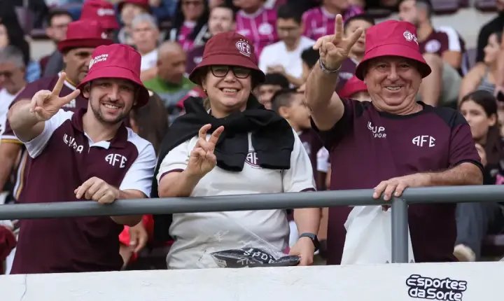 Ferroviária SAF celebra apoio da torcida em Araraquara