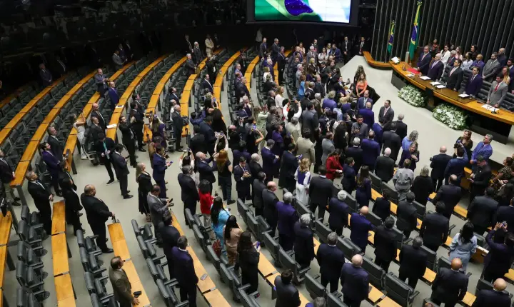 Congresso define futuro da taxa das blusinhas nesta segunda-feira