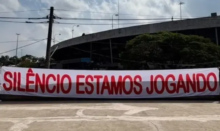 Protesto da torcida do São Paulo cala o Morumbi após fala de Dorival
