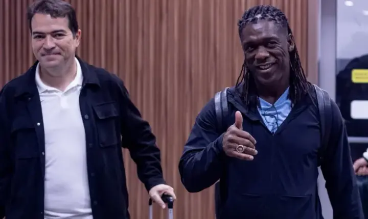 Seedorf assume o Corinthians com cinco dias para preparar estreia e evitar queda
