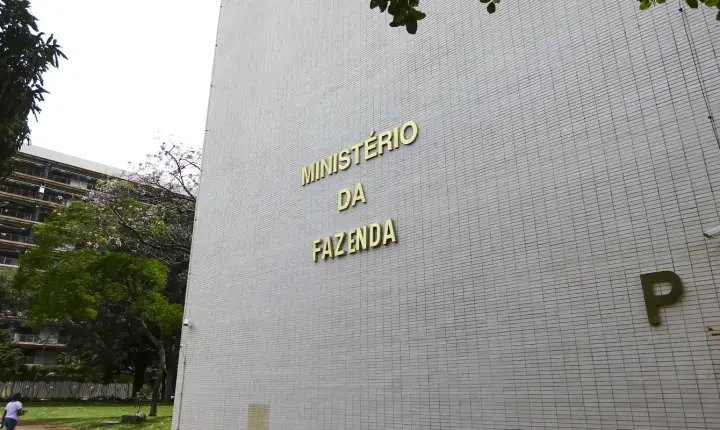 Governo ajusta projeção do PIB para 2026 e detalha cenário macrofiscal