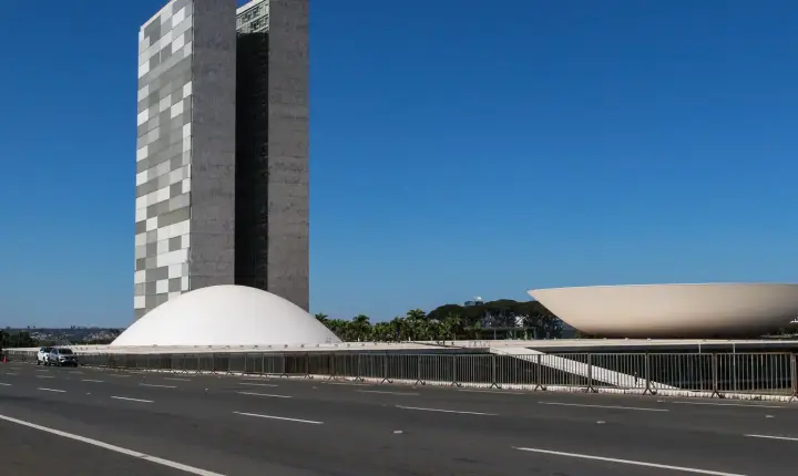 Votação da MP sobre a taxa das blusinhas é adiada para terça-feira