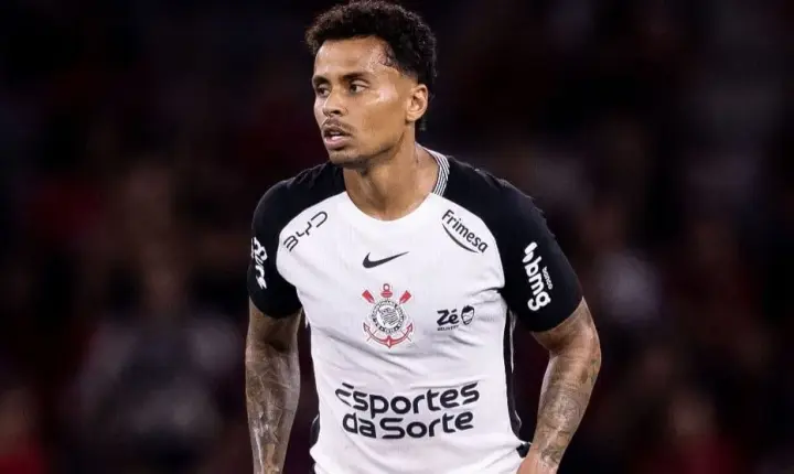 Jogador do Corinthians Allan Souza revela paixão por lancha no São Paulo Boat Show