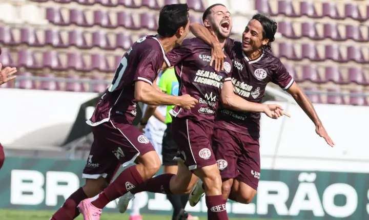Lucas Rodrigues segue na Ferroviária e reforça o clube na temporada