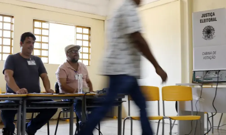 Mais de 158 milhões de eleitores vão às urnas nas eleições no Brasil