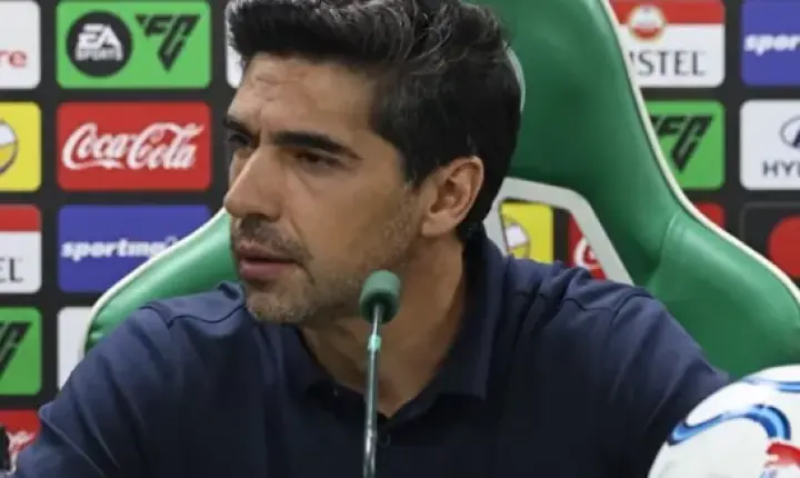 Abel Ferreira admite erro após declaração sobre títulos do Palmeiras
