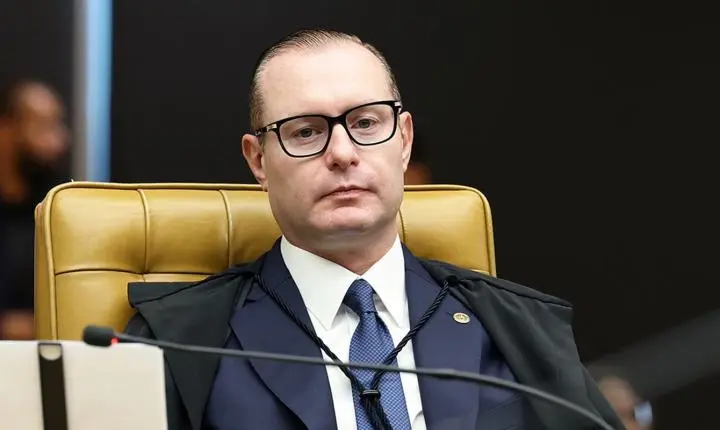 Cristiano Zanin cobra posicionamento da Anatel sobre internet nas eleições